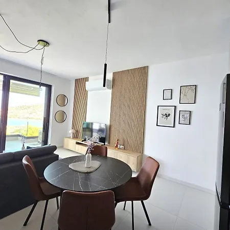 Cosy Sea View Apartment Sarande